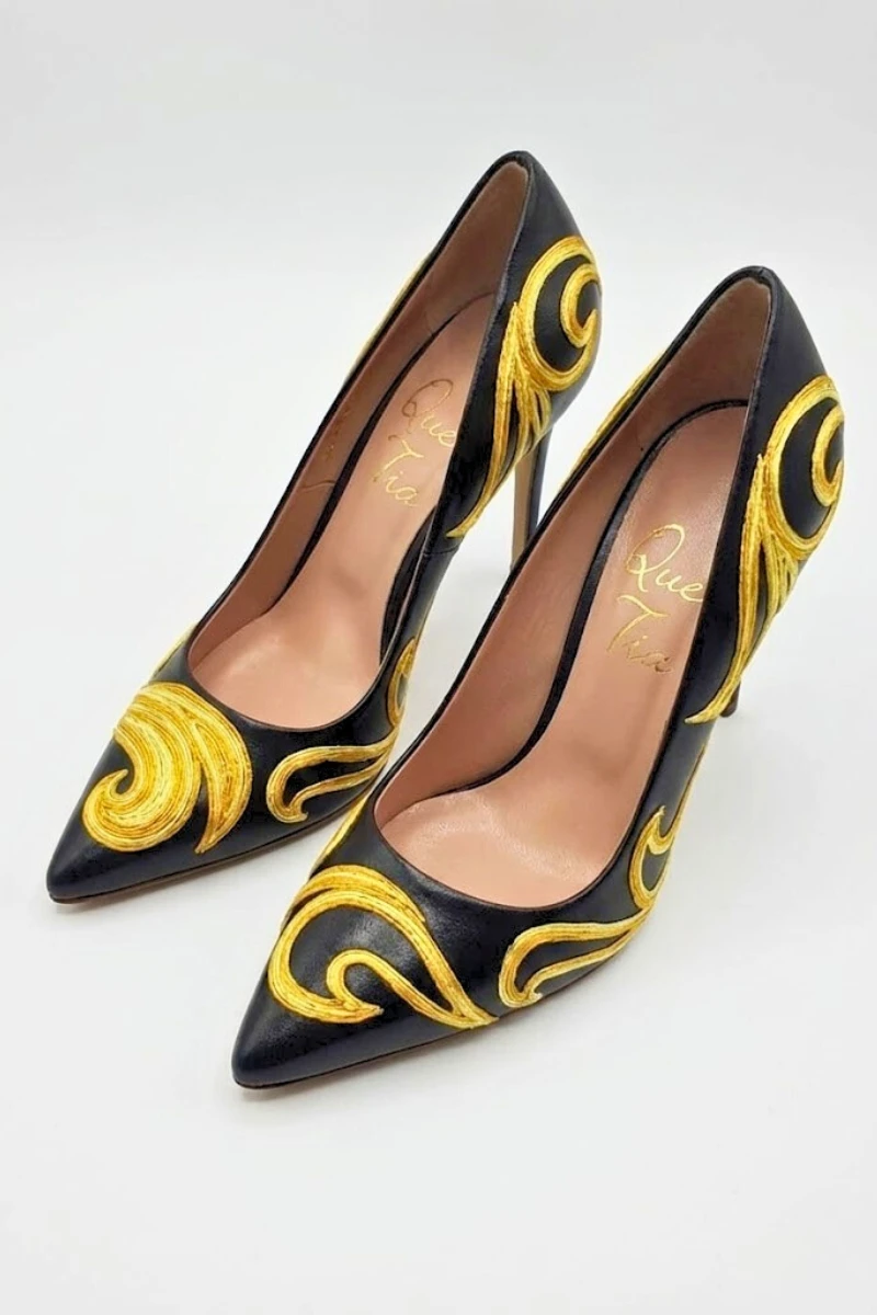 CATANIA | Décolleté Nere con Decorazioni in Filo di Scozia Giallo - immagine 3